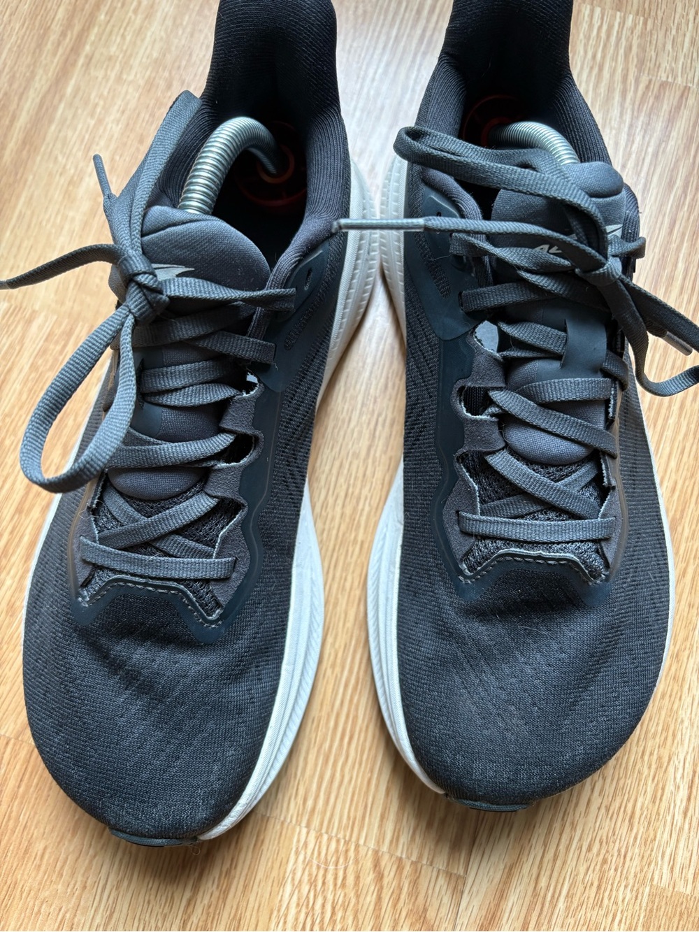 Altra experience flow 2 women’s size 7.5 shoes *no insoles